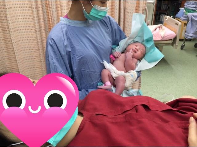 影 超派女嬰出生1min 比中指 洩怨氣 老爸掌鏡崩潰 什麼鬼 Ettoday生活新聞 Ettoday新聞雲