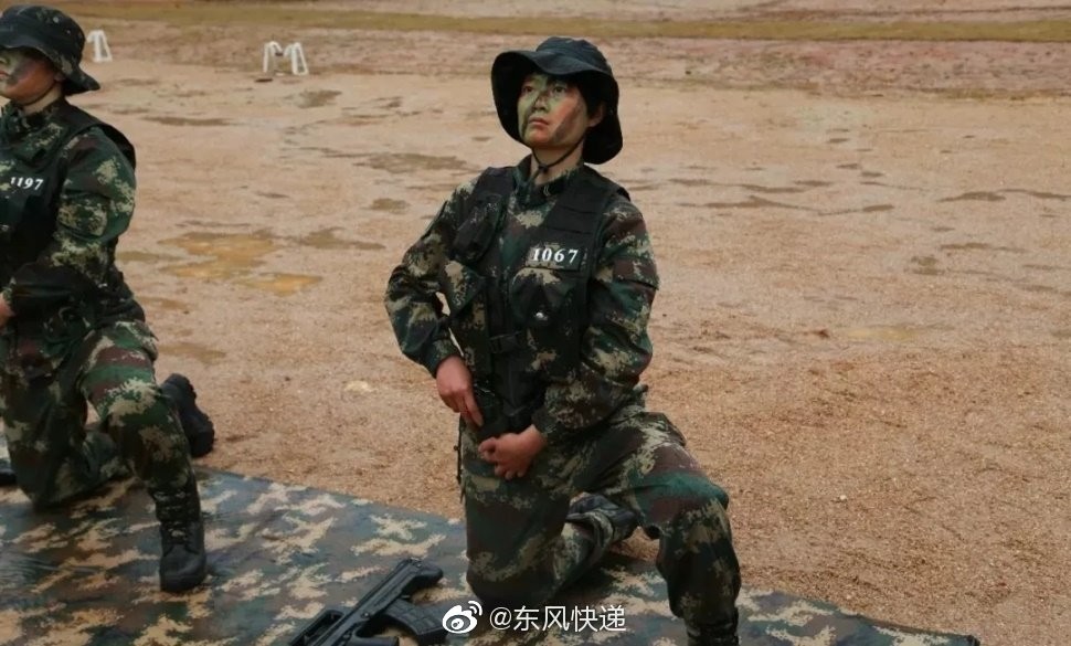 ▲大陸火箭軍發佈女兵照片。（圖／翻攝自微博／東風快遞）