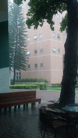 ▲▼中女中大樓淹水。（圖／翻攝自臉書《靠北中女中》）