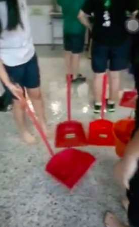 ▲▼中女中大樓淹水。（圖／翻攝自臉書《靠北中女中》）