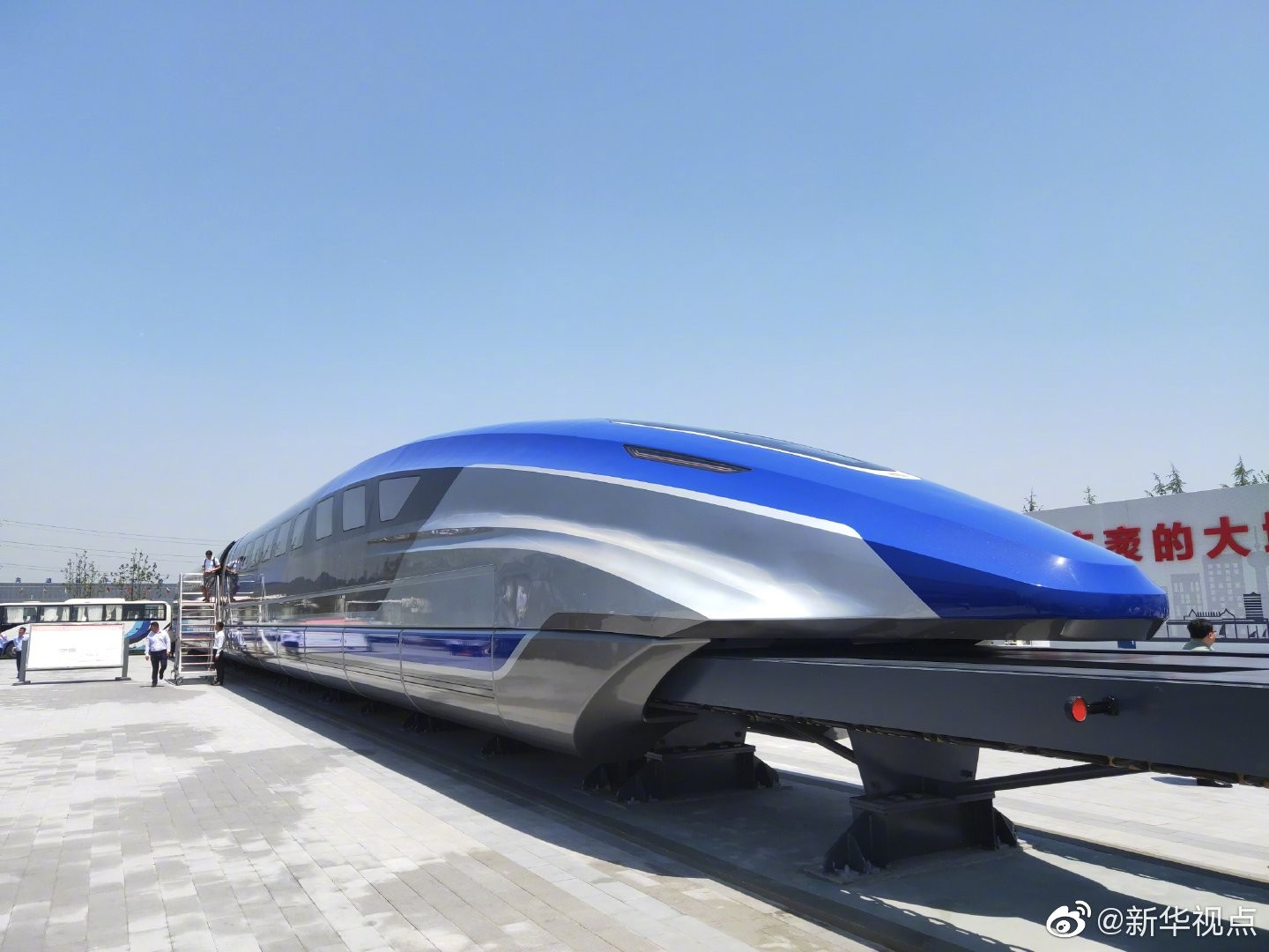 ▲大陸時速600公里高速磁浮試驗樣車在青島下線。（圖／翻攝自微博／新華視點 ）