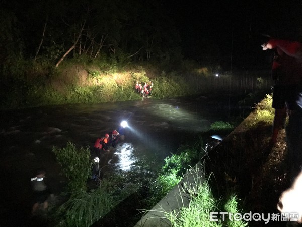 ▲▼雨炸三地門，屏東縣37人溯溪被水困海神宮             。（圖／記者陳崑福攝）