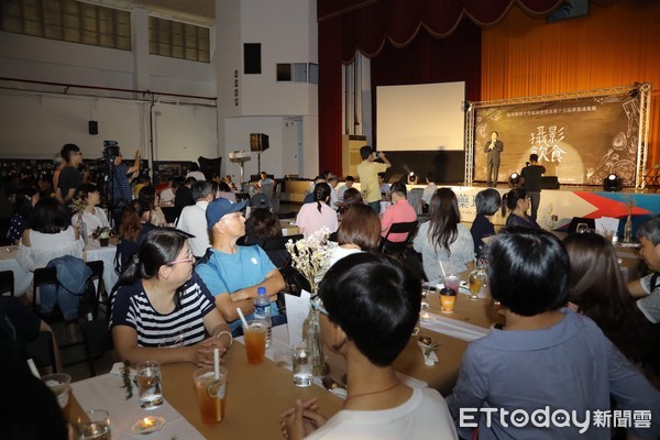 ▲嘉南藥理大學餐旅管理系學生掌廚做給你嚐鮮，5月24、25日一連兩天畢業成果展中，推出「永續餐桌」的新式飲食概念。（圖／記者林悅翻攝，下同）