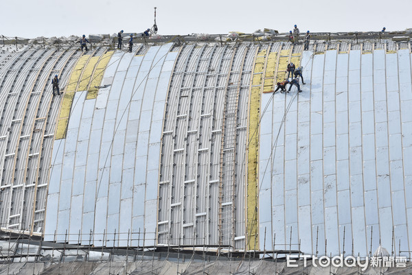 ▲▼工程,工地,工人,工安,勞檢,職場安全,派遣工,臨時工,勞工,勞退,勞基法,大巨蛋,藍領,最低工資,勞保,職安,做工。（圖／記者李毓康攝）