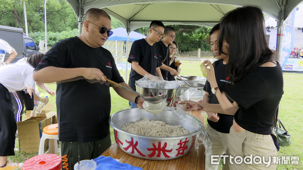 ▲清水知名米苔目大王楊志文熱情為學生贊助1000碗米苔目。