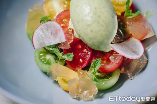 ▲P&T柏林茶館推夏季新菜單　將雪酪、粒粒冰編入鹹食餐桌。（圖／P&T柏林茶館提供)