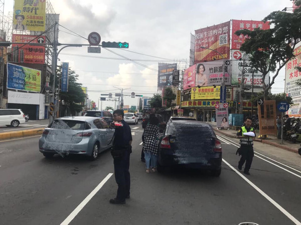 ▲1歲兒鎖車內！車外急解鎖...打開門卻看見　娃在汽座上呼呼大睡。（圖／記者陳凱力翻攝）