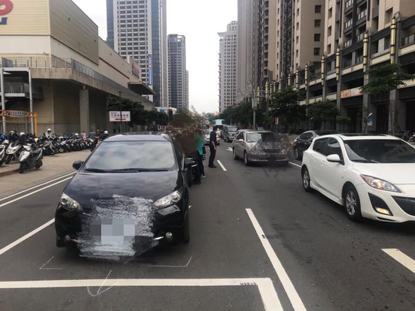 ▲1歲兒鎖車內！車外急解鎖...打開門卻看見　娃在汽座上呼呼大睡。（圖／記者陳凱力翻攝）