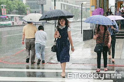 潭美颱風周日「大折返」！東北季風襲台下周二最冷　雨區一次看