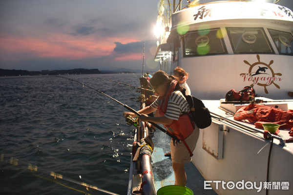 ▲ 青春山海線魅力新遊程 暢遊深澳夜釣、賞水舞。（圖／新北市政府提供）