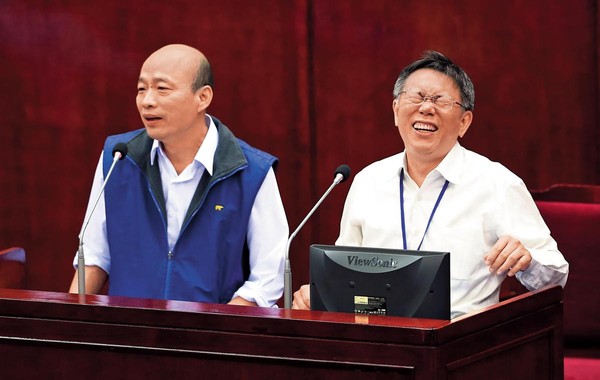 韓國瑜（左）任北農總座時曾與柯P（右）同台備詢，還稱柯對他有知遇之恩，不少人認為2人終須一戰。（聯合知識庫）