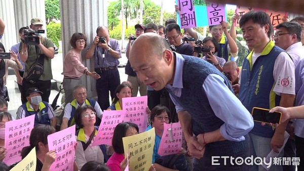 ▲▼0528高雄市議會教保員抗議。（圖／記者賴君欣攝）