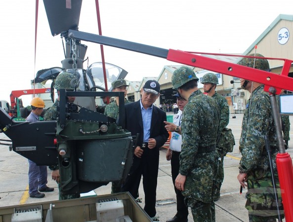航特部搶修直升機任務訓練　軍民合作展修護能量
