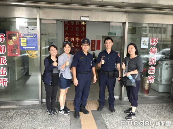 ▲ 韓籍旅客「WiFi分享器」遺落公車上 金山警協助迅速尋回。（圖／新北市金山警分局提供）