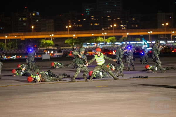 憲兵反空機降操演　強化官兵應變處置能力。（圖／軍聞社）