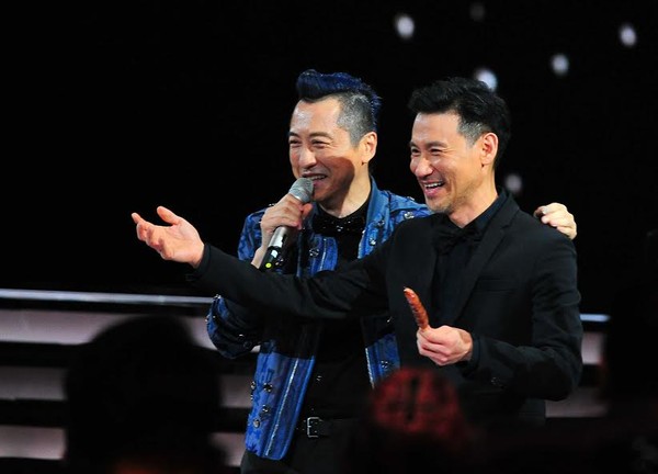 ▲▼金曲獎經典回顧，張學友送「香腸」。（圖／台視提供）