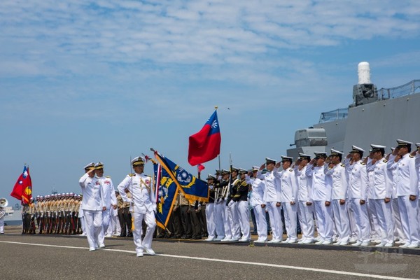 黃曙光主持海軍敦睦遠航結訓典禮