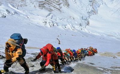 爬聖母峰必須「加裝GPS晶片」　尼泊爾祭新規：縮短山難搜救時間