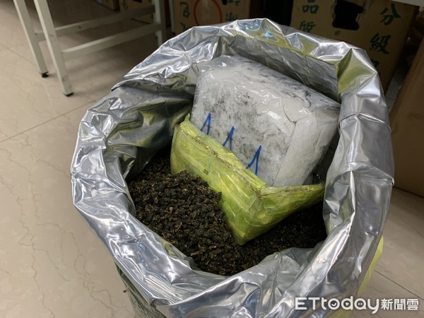 ▲走私400公斤安毒藏茶葉貨櫃　黑市價高達8億警逮8嫌。（圖／記者柳名耕攝）