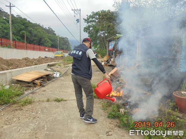 ▲露天燃燒不僅影響空氣品質危害人體健康，也會影響行車視線，產生公共安全問題。（圖／記者王兆麟翻攝，下同）