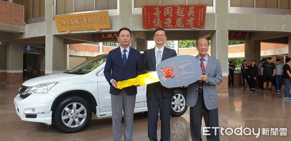 ▲▼ 本田汽車為培育本土汽修人才，捐贈實車給吳鳳大學藉以讓汽修科學生更有機會實務學習。（圖／記者翁伊森攝，下同）