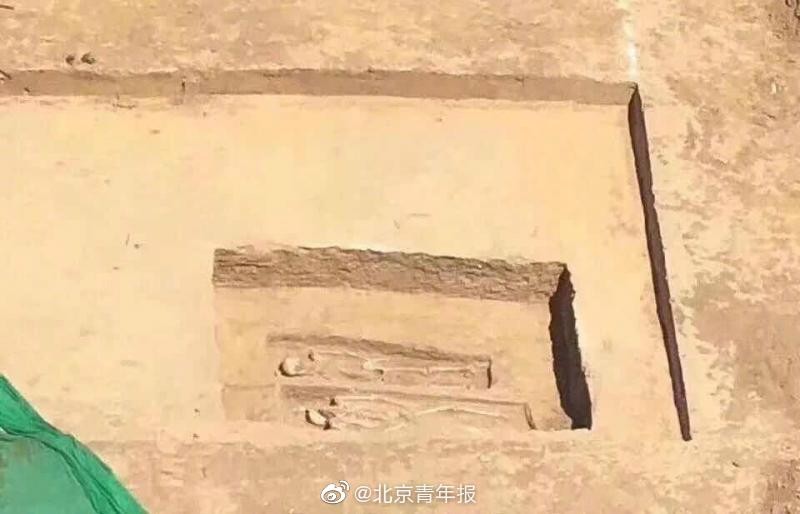 ▲北京清華大學校園內發現古墓。（圖／翻攝自微博／北京青年報）