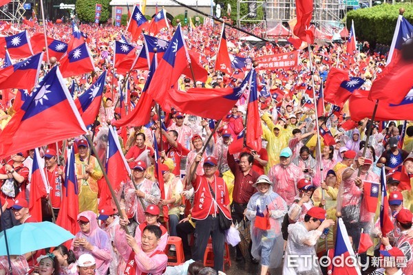 ▲▼【決戰2020-贏回台灣】韓國瑜凱道造勢大會,短暫太陽露臉。（圖／記者李毓康攝）