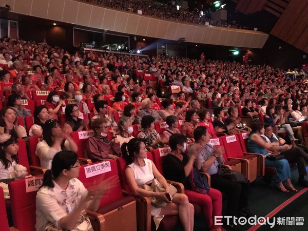 ▲盧秀燕出席愛傳承關懷演唱會。（圖／記者鄧木卿攝）