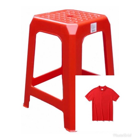 ▲▼王定宇放上紅色塑膠椅跟紅衣服的照片。（圖／翻攝王定宇臉書）