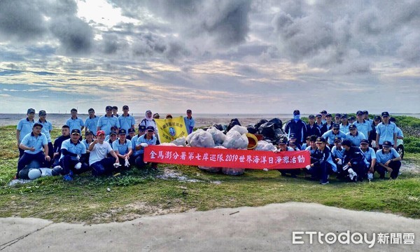 ▲ 澎湖五鄉一市全縣大淨灘暖身 海巡聯手清出1000餘公斤垃圾。（圖／記者郭世賢翻攝）