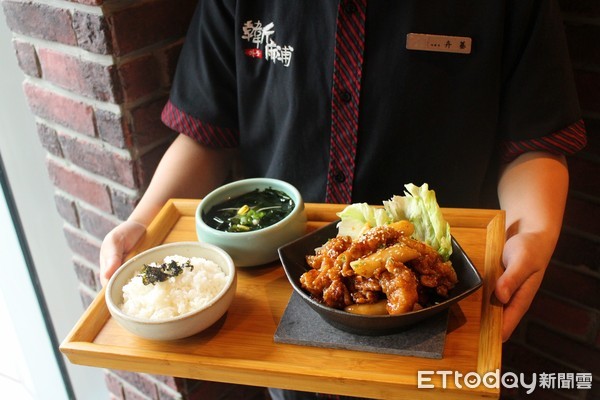 ▲韓斤麻浦新推4款商業午餐　韓式小菜無限供應。（圖／韓斤麻浦提供)