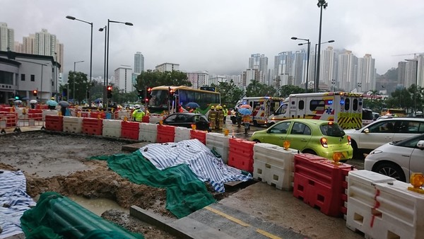 ▲▼香港3日發生嚴重車禍。（圖／翻攝自香港臉書社團「馬路的事討論區」）