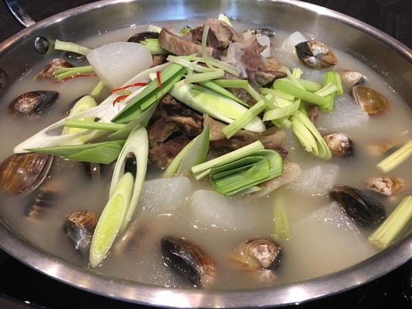 ▲台中火鍋店業者加開宵夜場。（圖／業者提供）