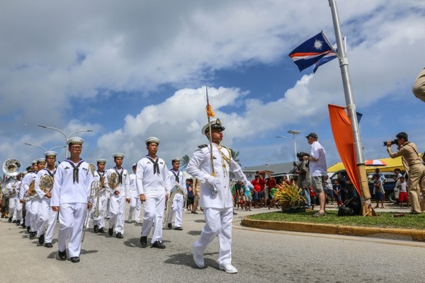 海軍敦睦支隊蒞訪馬紹爾　熱情參與國慶盛會