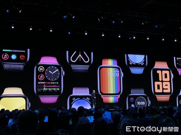 ▲▼隨著watchOS 6版本更新與配合6月的同志驕傲月，Apple推出了新款的彩虹錶盤與錶帶。（圖／記者邱倢芯攝）