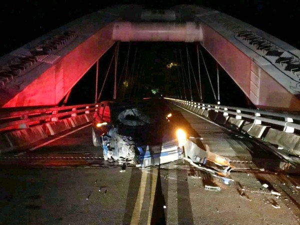 ▲▼多納大橋車禍。（圖／爆料公社）