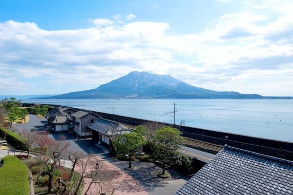 ▲在仙巖園可以遙望櫻島火山的英姿。（圖／shutterstock.com提供）