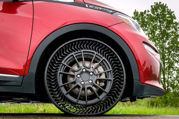 ▲米其林與通用汽車合作研發UPTIS免充氣輪胎。（圖／翻攝自Carscoops）
