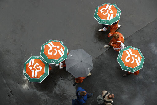 ▲▼ 法網球場下雨         。（圖／達志影像／美聯社）