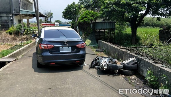 ▲桃園中壢警方5日盤查移工，但拒絕盤查騎車逃逸卻自撞橋墩送醫不治。（圖／記者沈繼昌翻攝）