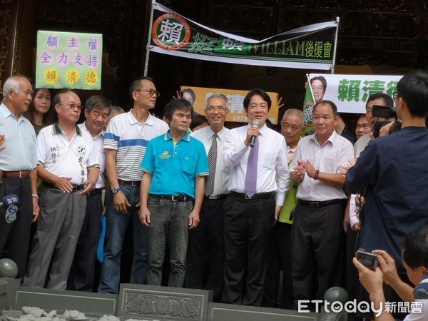 ▲前行政院長賴清德到彰化大村慈雲寺尋求黨員支持。（圖／記者唐詠絮攝，以下同）