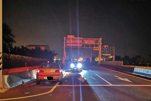 ▲▼騎重機環島回家…剩9km遭「酒駕逆向」一撞爆掉！　他看維修費心超痛。（圖／翻攝爆料公社）