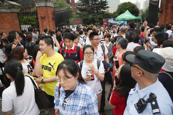 ▲大陸2019年高考上海考區學生。（圖／翻攝上觀新聞）