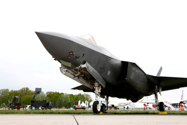 ▲▼ 2018年4月25日，洛克希德馬丁（Lockheed Martin）一架F-35戰機在德國柏林的ILA航空展上亮相。（圖／路透）