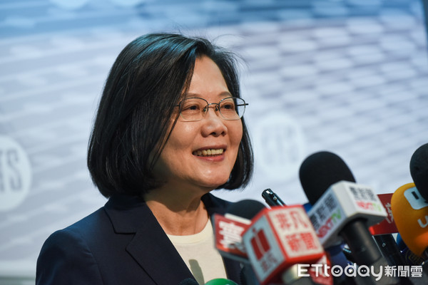 ▲總統蔡英文抵達華視。（圖／記者林敬旻攝）