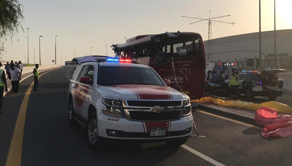 ▲▼杜拜發生嚴重遊覽車車禍，車上17人死亡。（圖／達志影像／美聯社）
