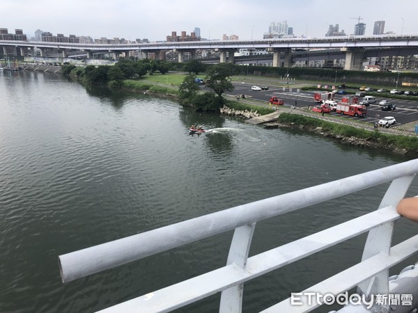 ▲▼墜橋。（示意圖／記者陳雕文翻攝）