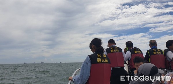 ▲▼海巡署結合民間團體，出海空拍記錄保育白海豚。（圖／民眾提供）