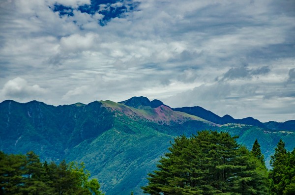 ▲▼從福壽山農場遠眺大劍山。（圖／翻攝自福壽山農場粉絲專頁）