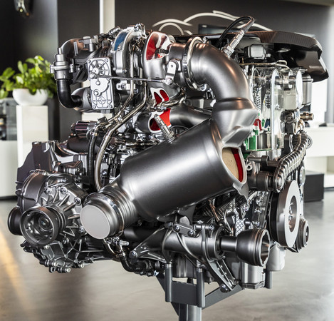 「421匹」鋼砲專屬　賓士AMG推「全球最強」2.0L渦輪汽油引擎（圖／翻攝自賓士）